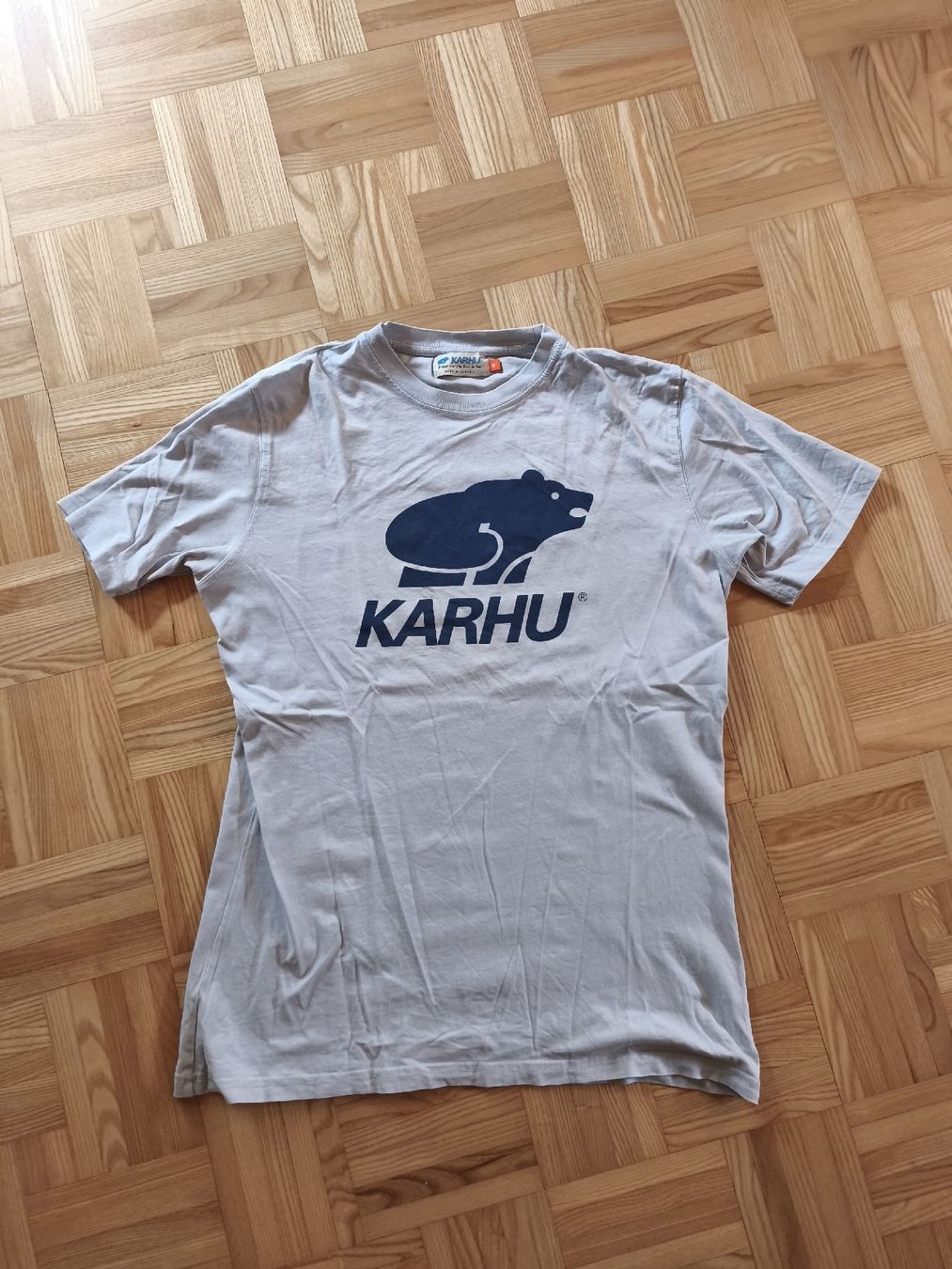 T-shirt: Karhu T Shirt – Usato da Kandersteg venduto da digginblackpearlz