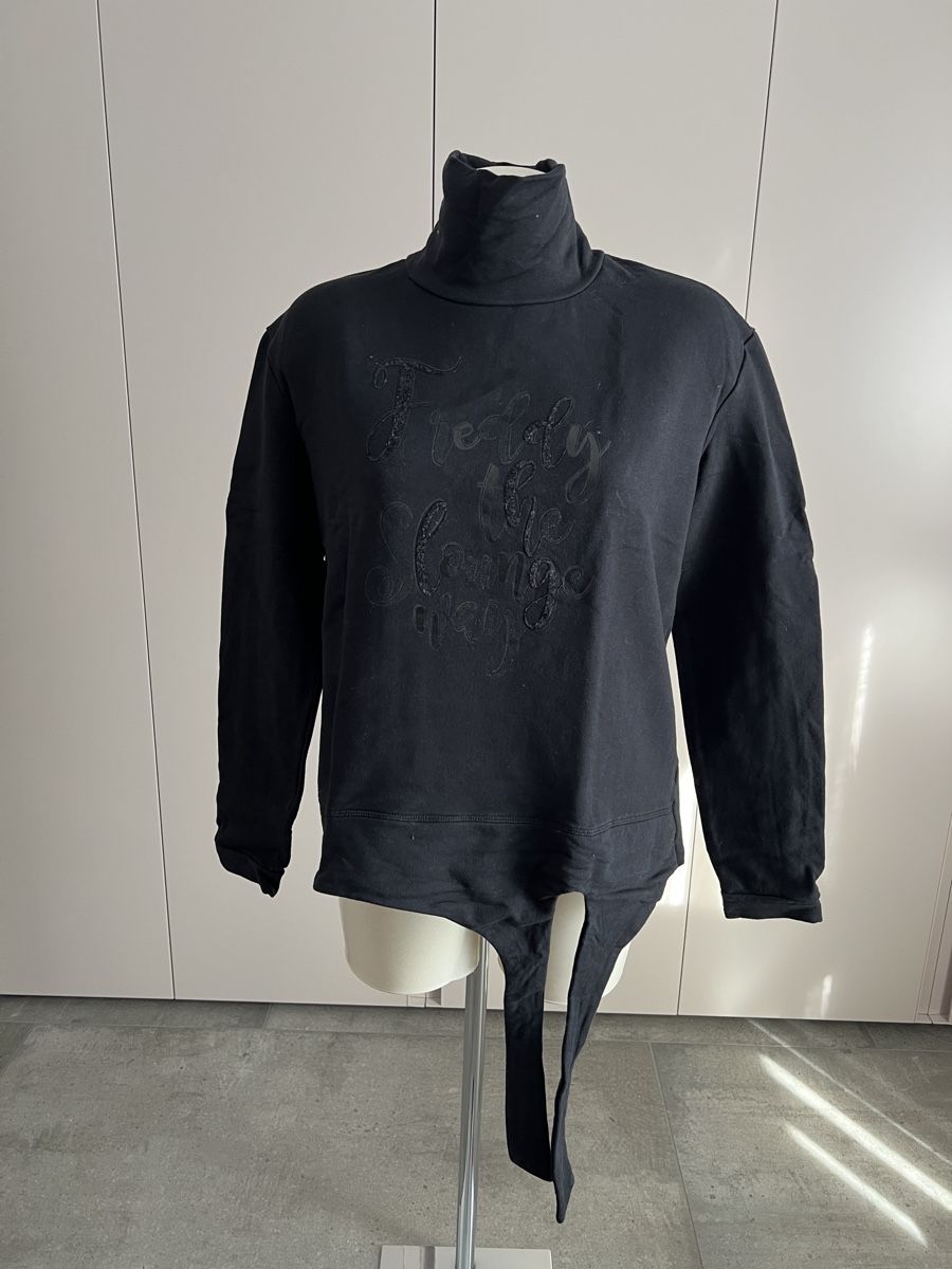 Freddy Pullover & Sweatshirts: Freddy Black Embroidered Sweatshirt - Stylish & Cozy – Gebraucht aus Cama von UnleashdByAna