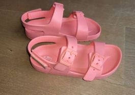 Chaussures de plage SHOO POM neuves - pointure 31/32