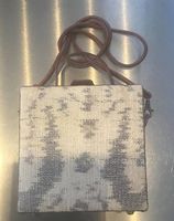 Piccola borsa in pelle e tessuto