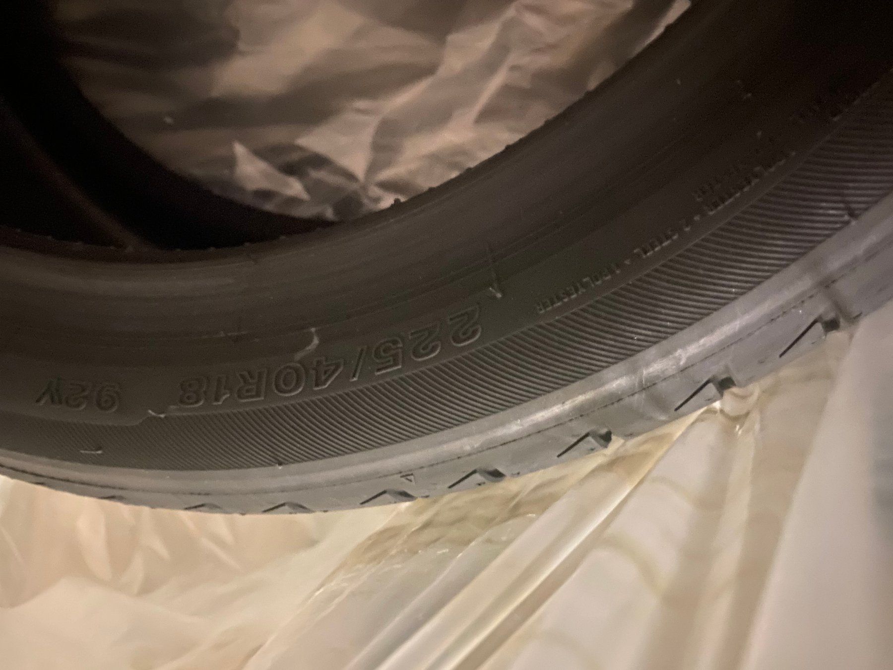 Tutti i ricambio: 4x Pneu 225/40R neu – Nuovo (secondo la descrizione) da Jona venduto da theandy