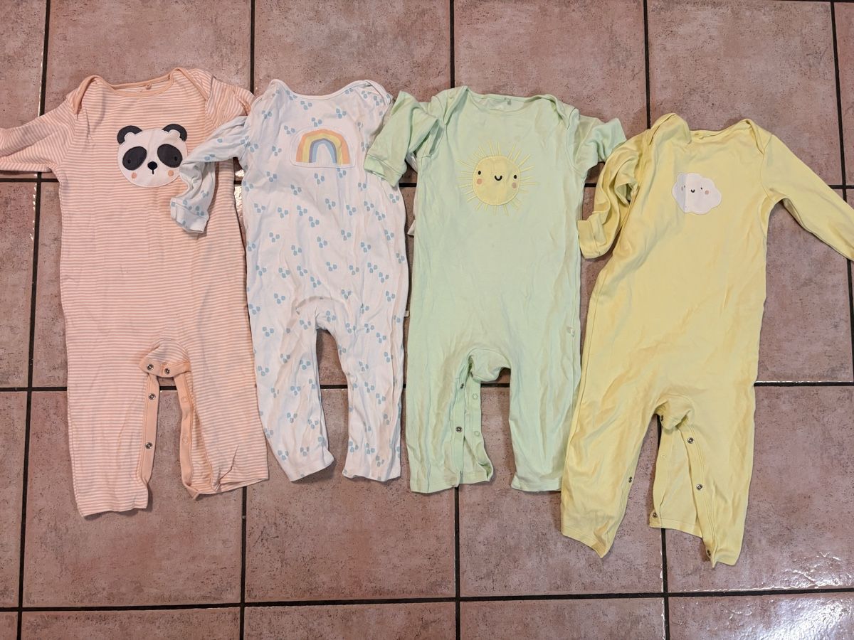 Lotti & Set di vestiti: Set 4 tutine neonato Next  – Usato da S. Antonino venduto da FedeKikka88