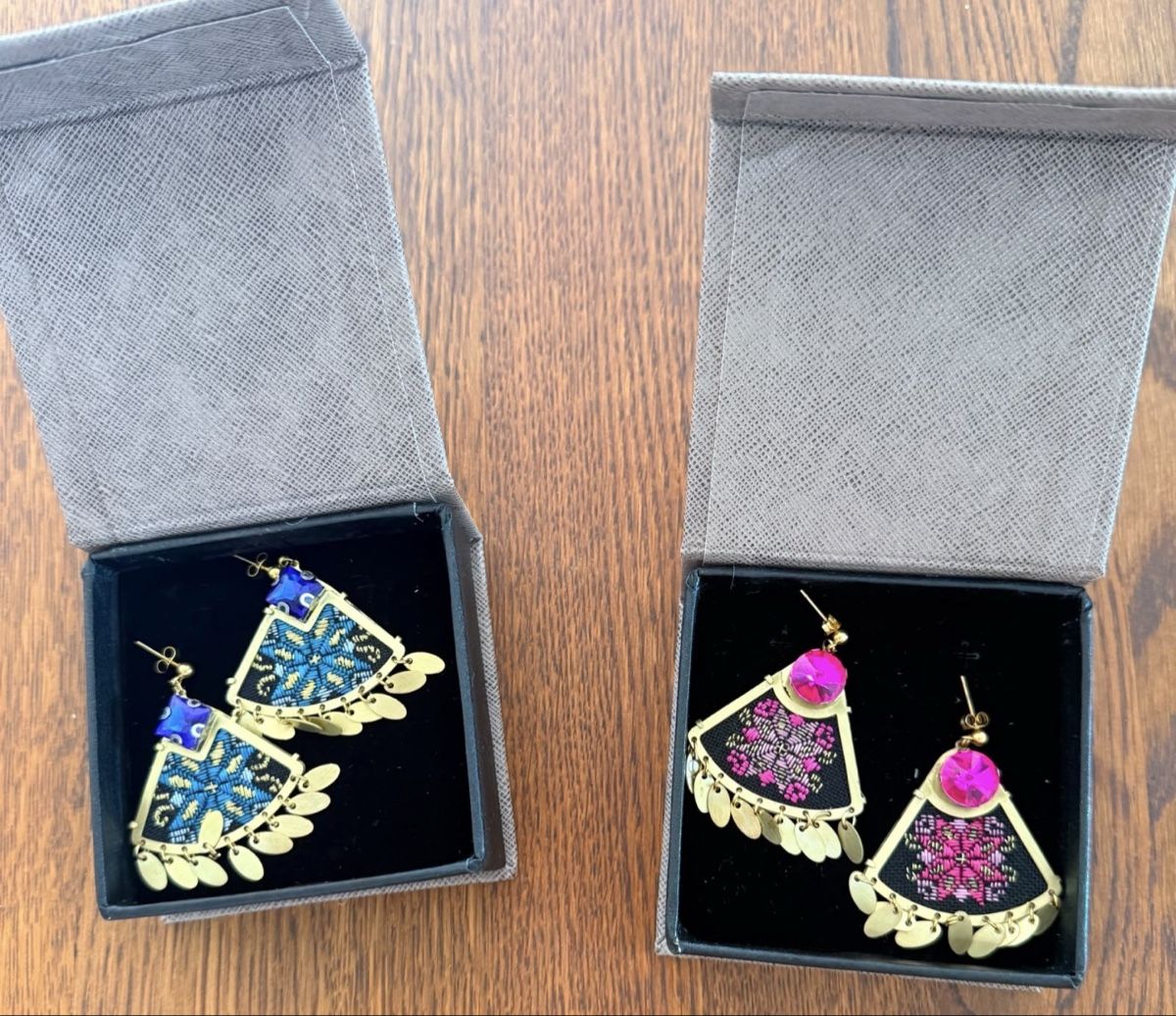 Orecchini pendenti & Orecchini a lobo: Hand made Earrings  – Nuovo e nell'imballaggio originale da Birmenstorf AG venduto da far_5ghq