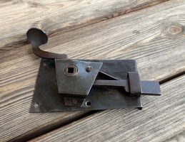 antiker Türschnäpper, Türschliesser geschmiedet