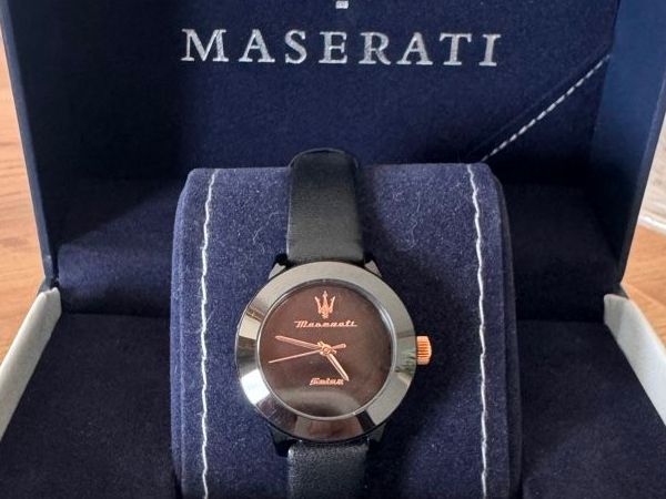 Maserati Montres: MASERATI Solar Watch – Neuf avec emballage d'origine à Ursy par Martha_Laure