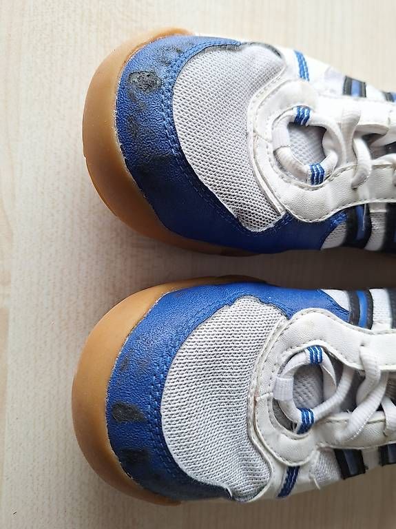 Adidas Scarpe per ragazzi: Hallenturnschuhe Adidas, Gr 37.5 – Usato da Biel/Bienne venduto da latarara 1