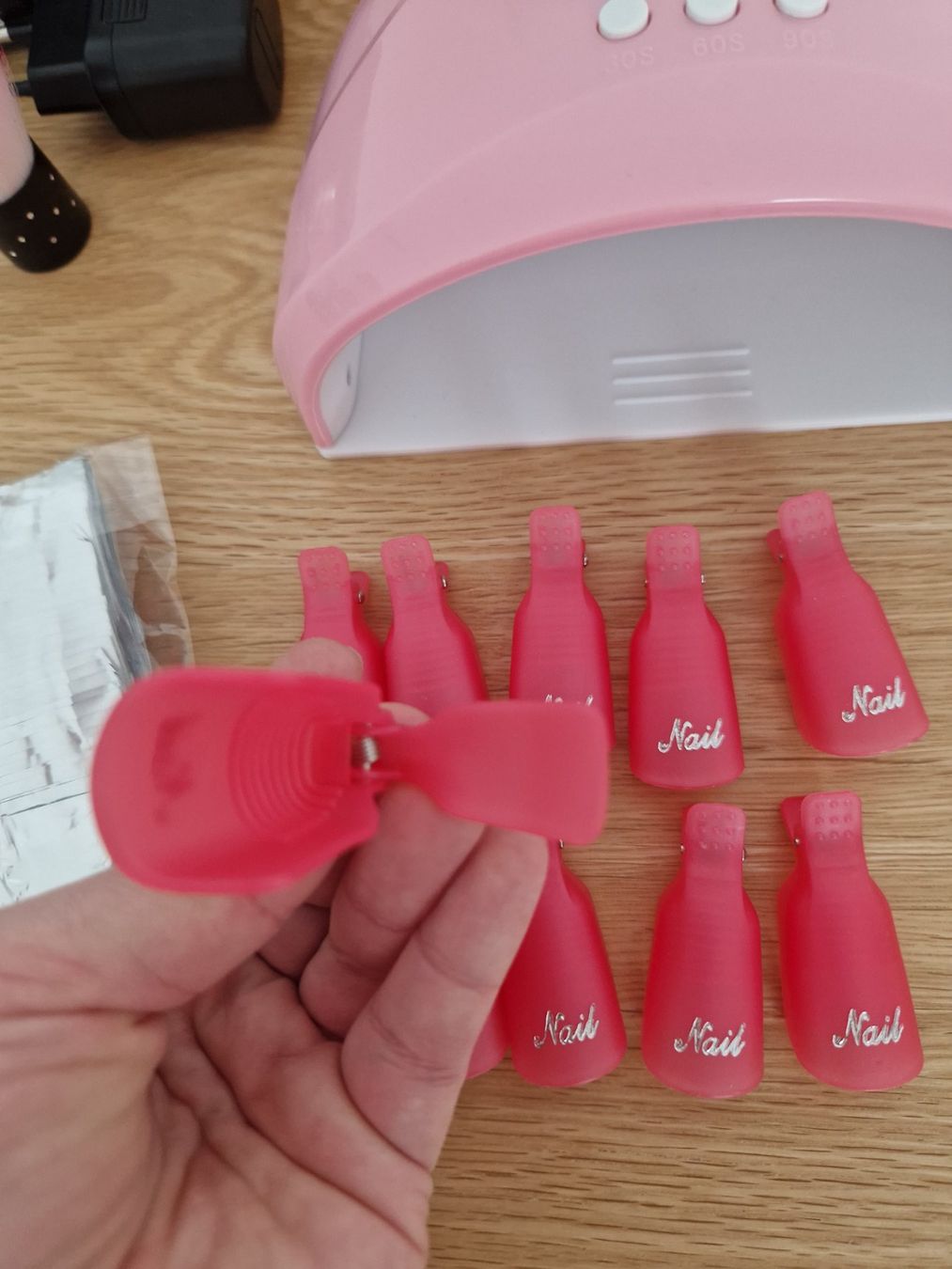 Lampade: UV Nagellack Set mit LED Lampe, neuwertig! – Nuovo (secondo la descrizione) da Erlinsbach SO venduto da ULIKH 9