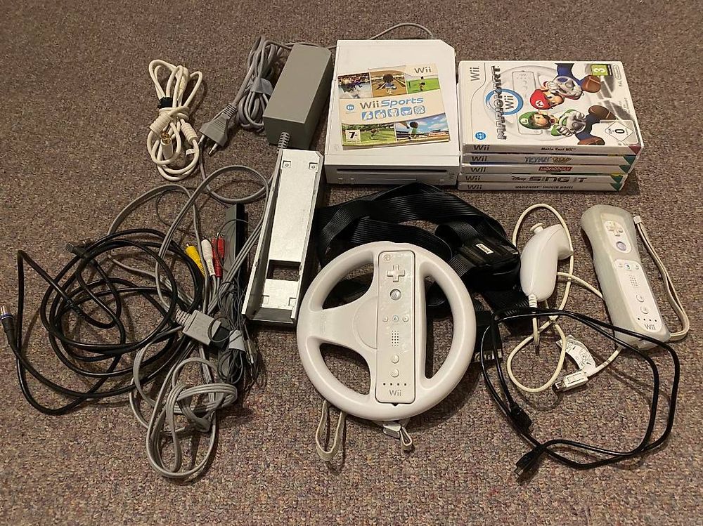Wii Konsole Weiss mit vielem Zubehör 1