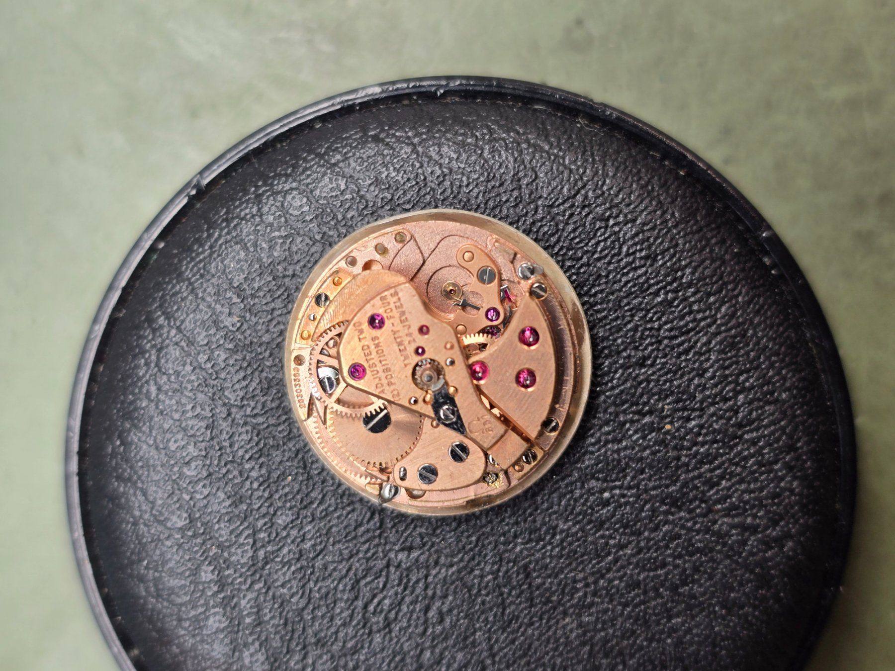Omega Montres: Mouvement Omega 681 – Défectueux à Tramelan par Nirdan 3