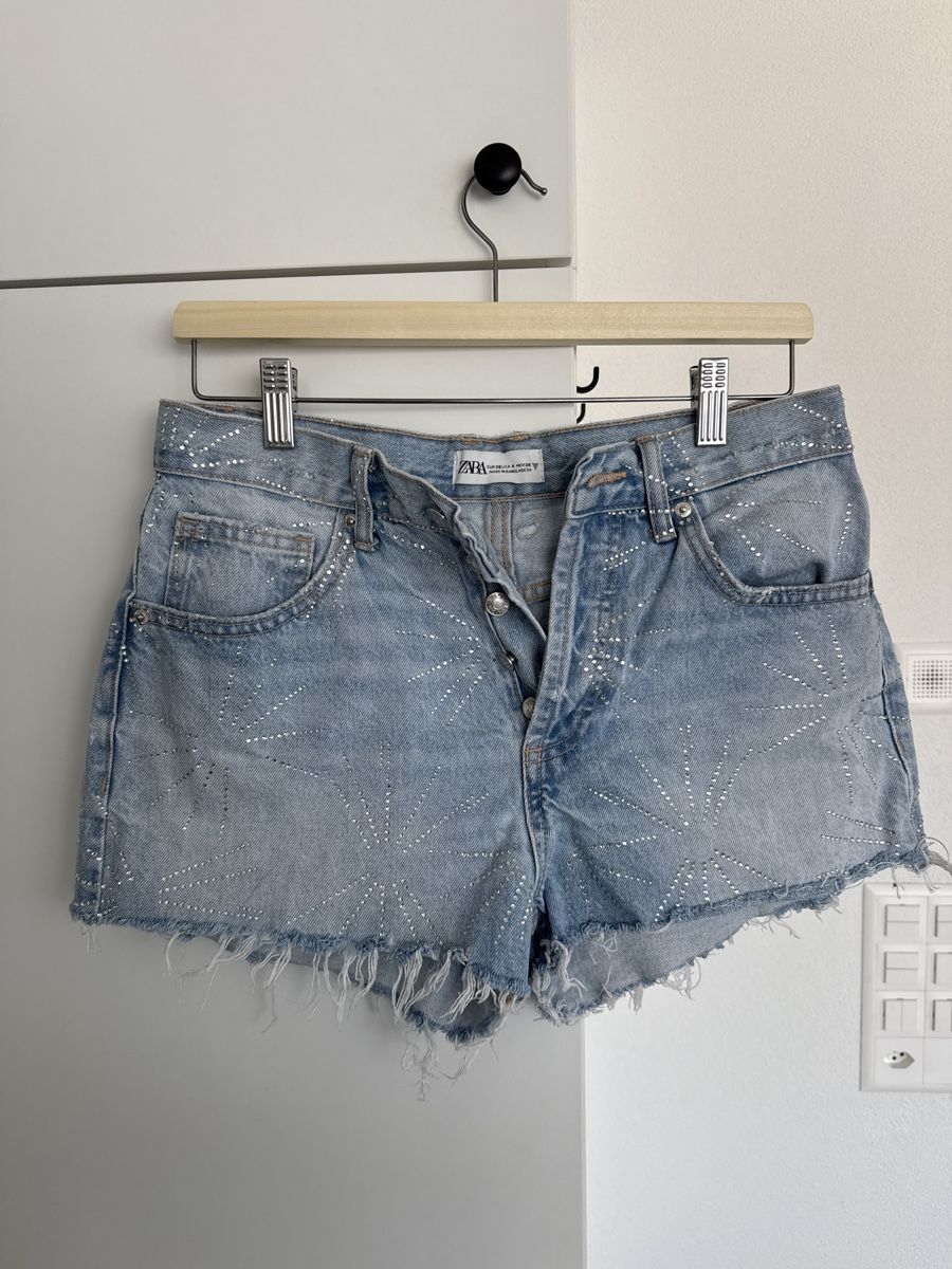 Zara Jeans: Zara Jeansshorts mit Strass-Steinchen – Neu (gemäss Beschreibung) aus Zürich von mel_87ct