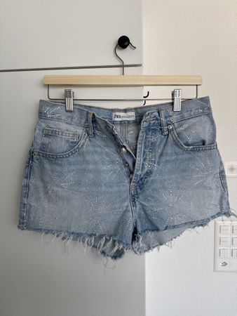 Zara Jeansshorts mit Strass-Steinchen