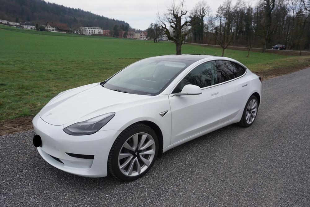 TESLA Model 3