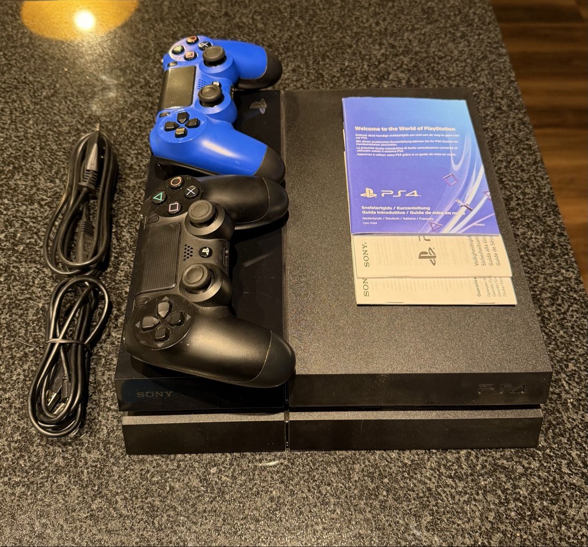 Sony Consoles: PS4 – D'occasion à Lachen SZ par bue8