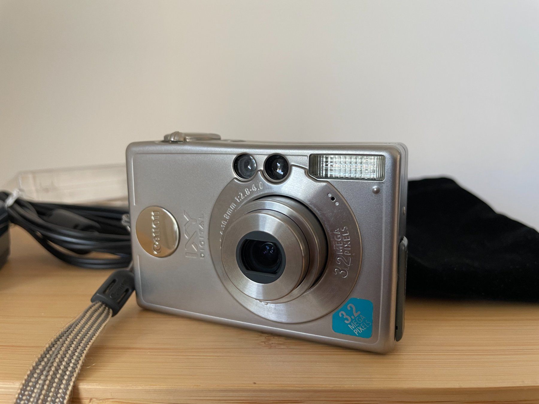 Canon Fotocamera: Canon Ixy Digital 320 – Difettoso da Petit Lancy venduto da gil_hr6v 3