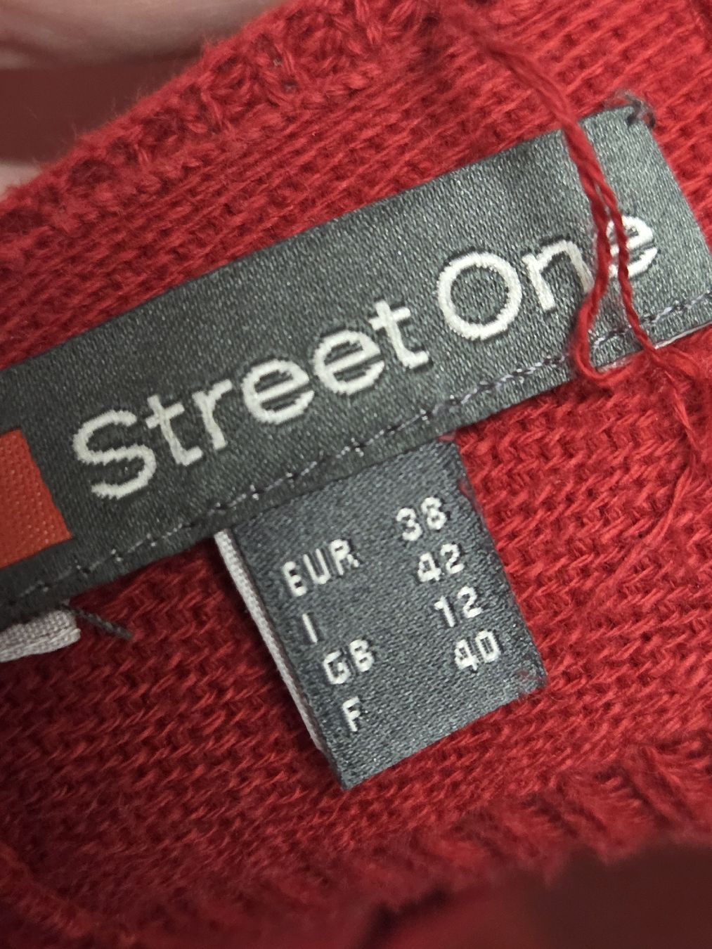 Pulls & Sweat-shirts: Street One Roter Strickpullover mit V-Ausschnitt Gr.38 – D'occasion à Subingen par DENDLE20 4