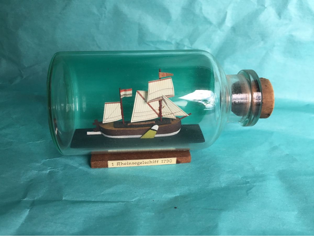 Spielzeuge: Mini Flasche mit Schiff 1:12 – Gebraucht aus St. Gallen von chamilla 1