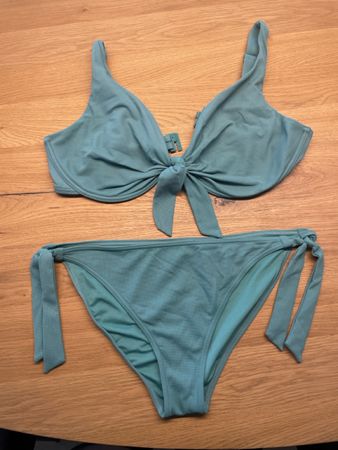 Triumph Bikini blaugrün mit Bügel und Bindeband neuwertig