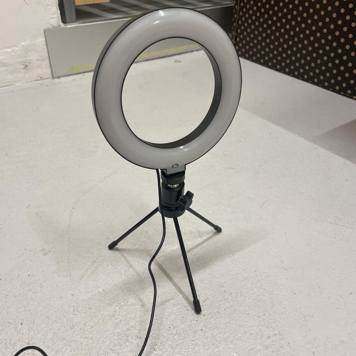 Lampen: Ringlicht mit Stativ und USB-Kabel, Durchmesser 15cm – Neu (gemäss Beschreibung) aus Utzenstorf von beatrice.ch 5
