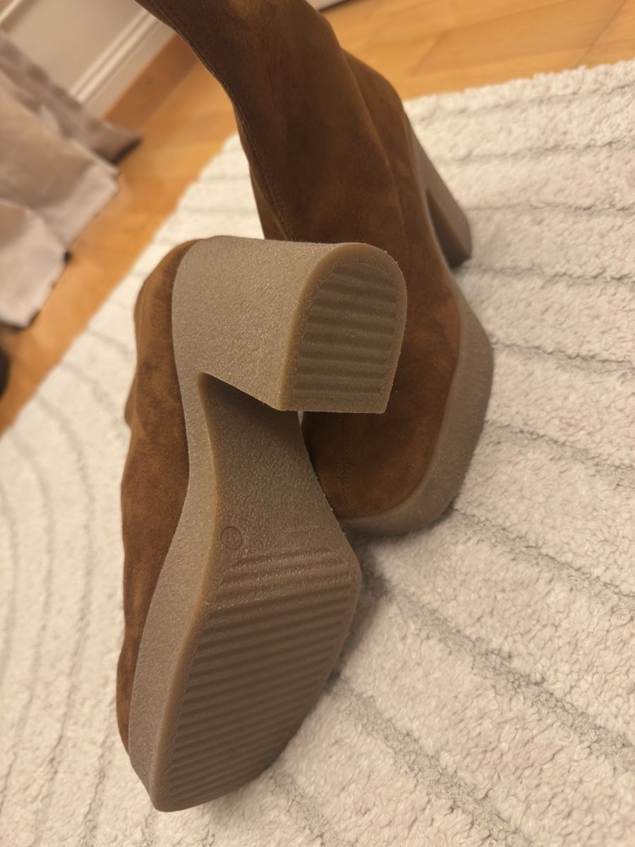 Hugo Boss Scarpe da donna: New Hugo Boots - size 37 – Nuovo (secondo la descrizione) da Thalwil venduto da Iconicfashion 2