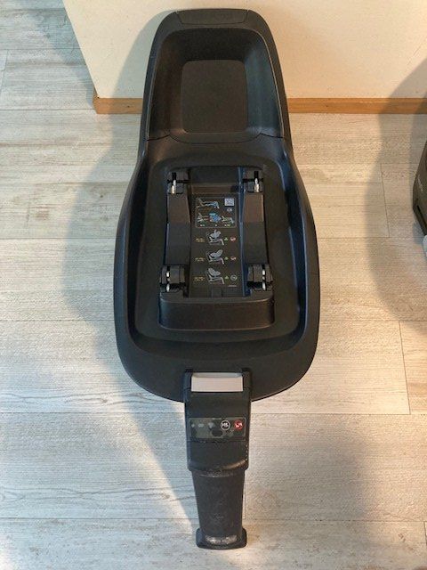 Maxi-Cosi Seggiolini per auto: Maxi Cosi 2wayfix Station mit Kindersitz – Usato da Zürich venduto da Laura1079