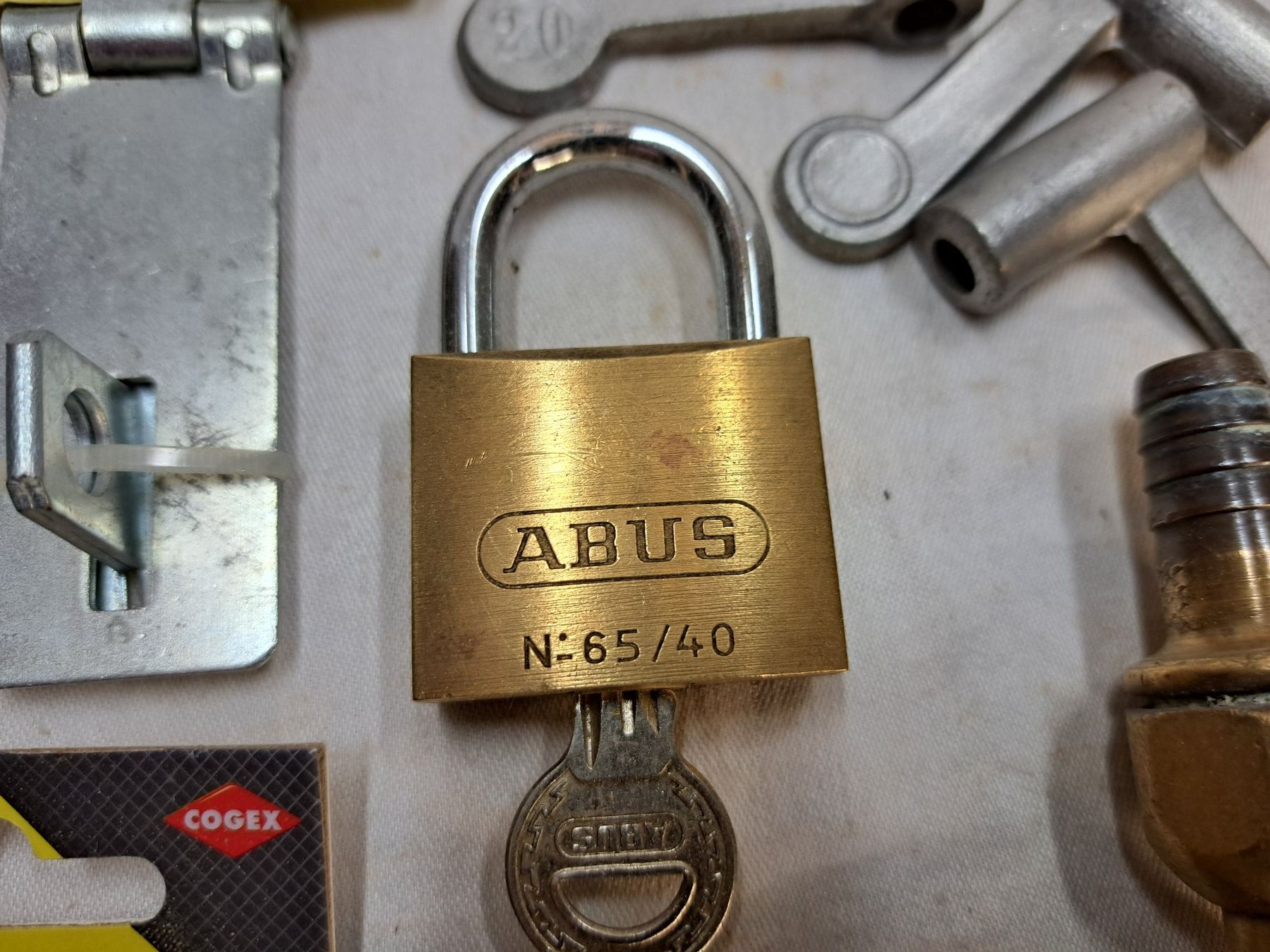 Lucchetti: ANCIENNE POIGNEE CADENAS DIVERS – Usato da couvet venduto da carlin01 4