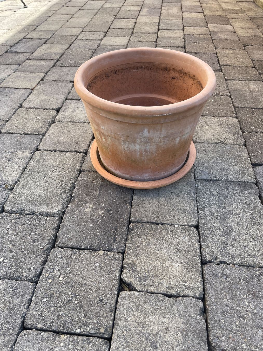 Pots de fleurs: TONKÜBEL mit UNTERSATZ – D'occasion à Geuensee par naruka