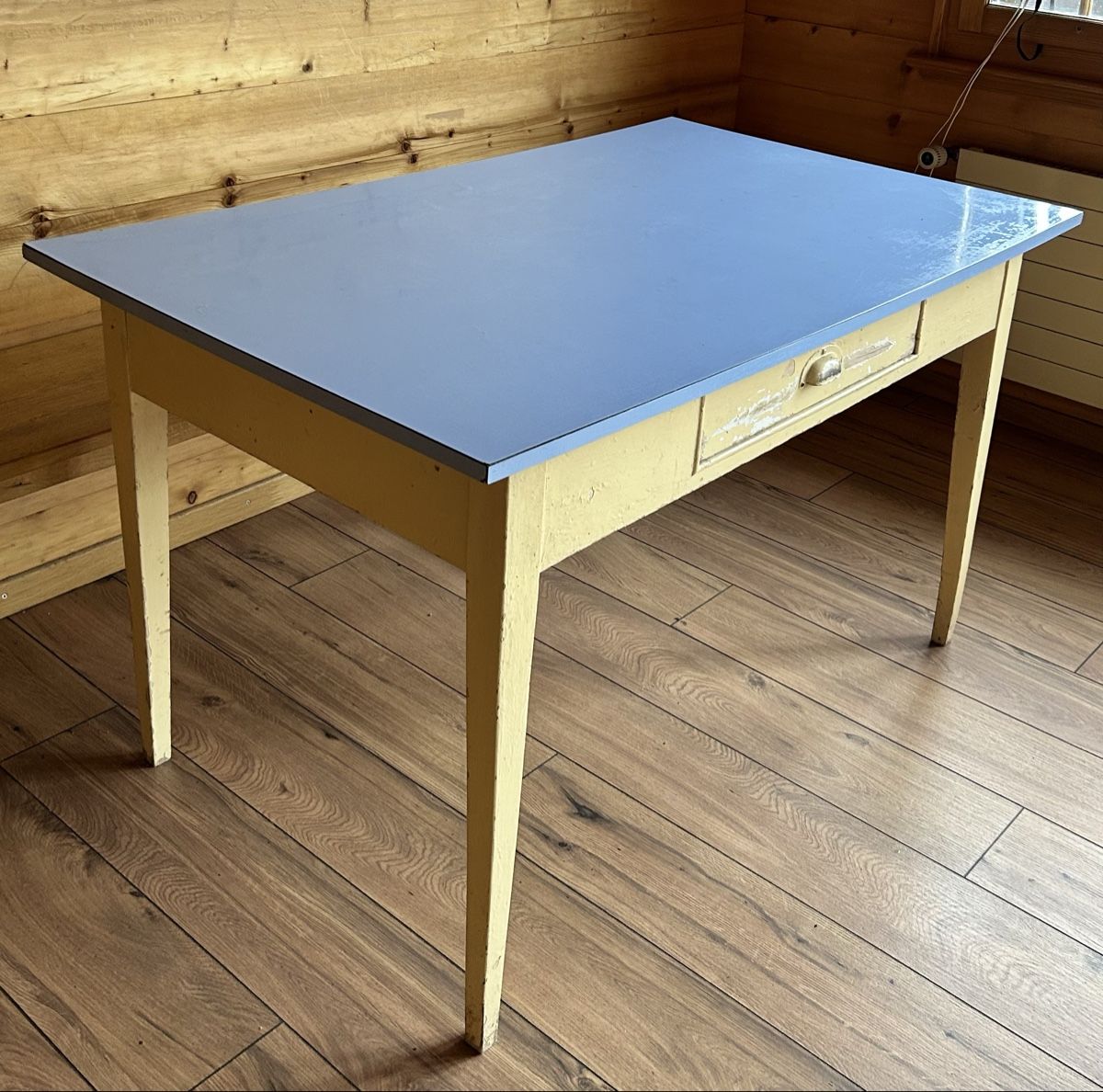 Tavoli: Antiker Tisch mit Schublade, Shabby Chic, Landhausstil – Usato da Matten(St.Stephan) venduto da Joeli0