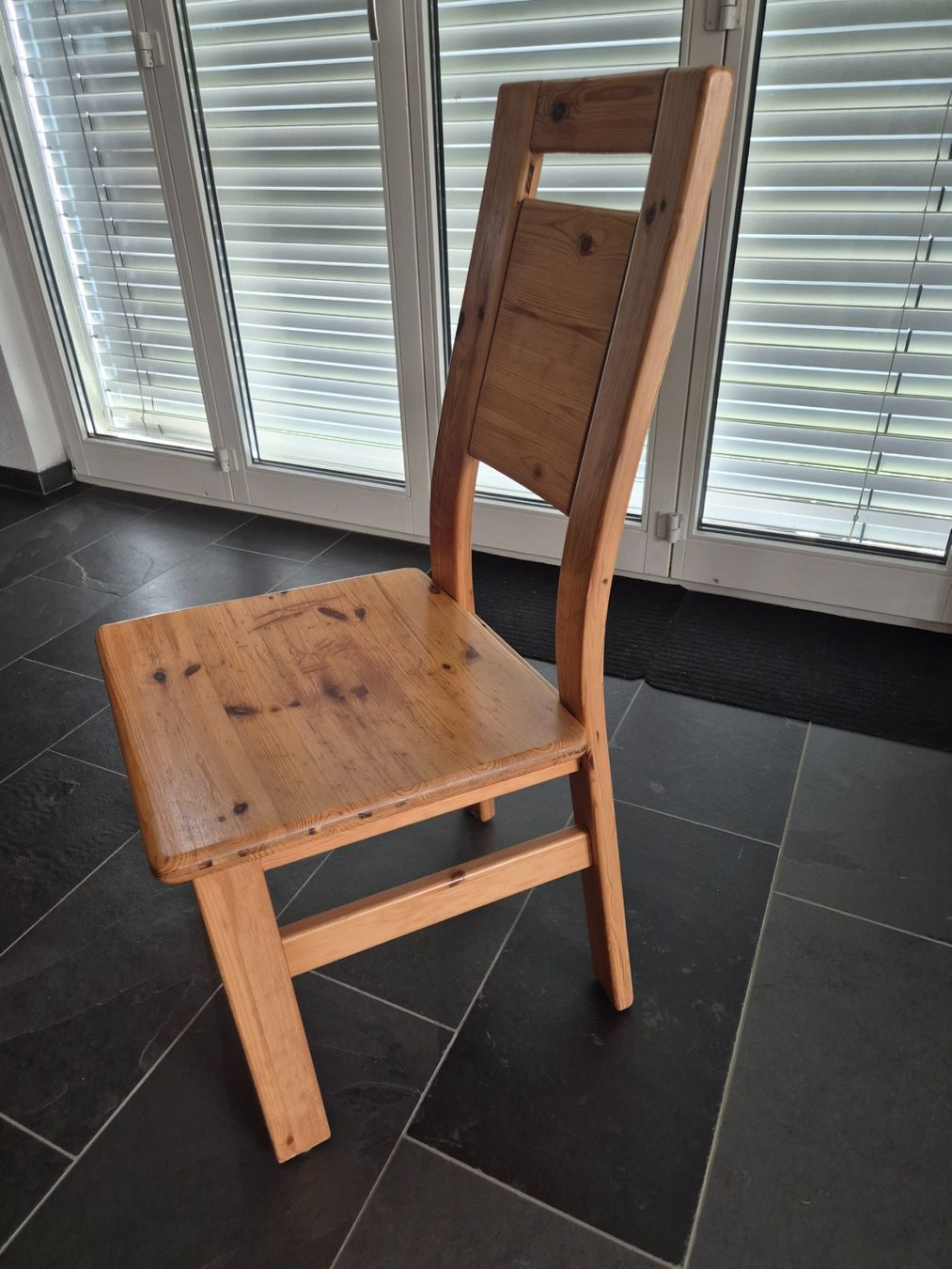 Pfister Tischset: Esstisch mit sechs Stühlen aus Kiefer – Gebraucht aus Steinach von ACMO32O 6