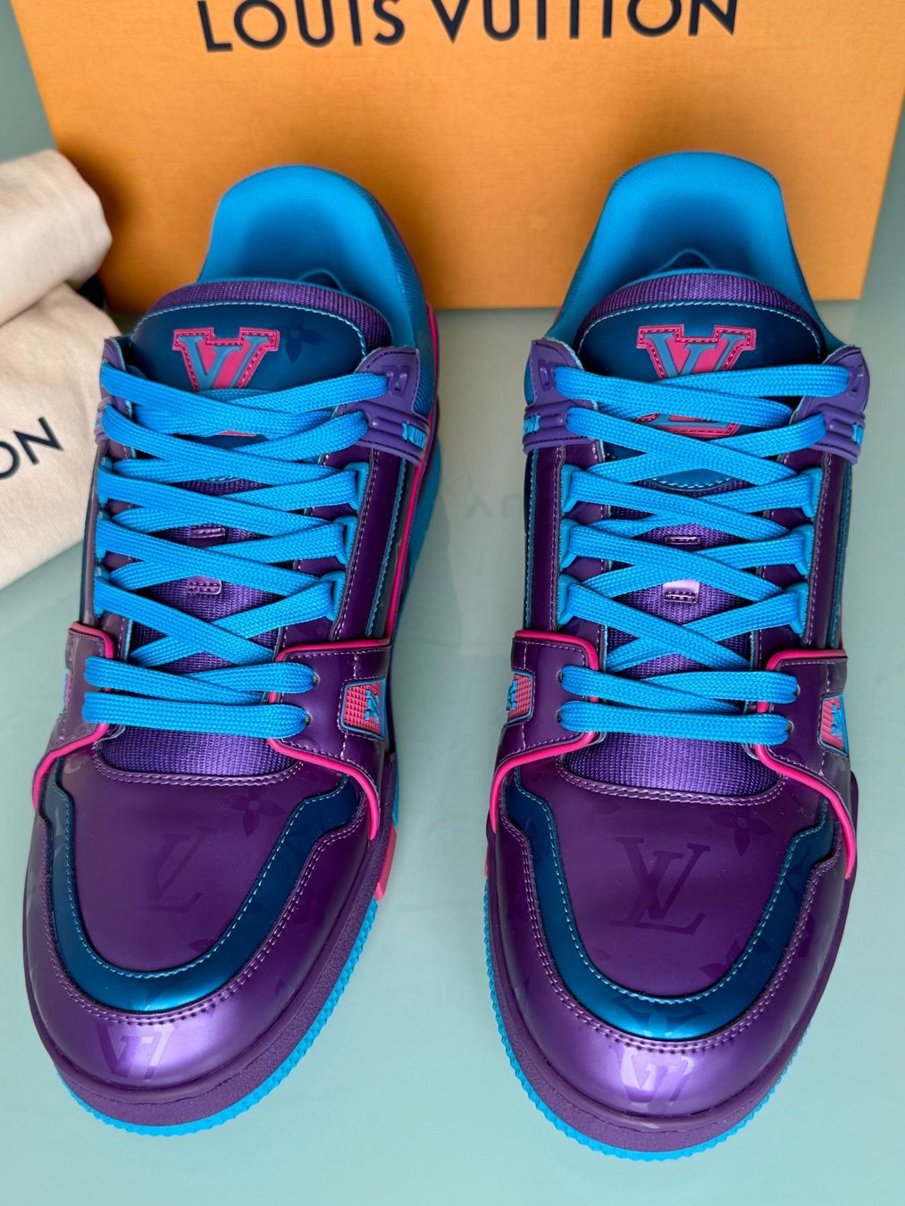 Louis Vuitton Scarpe da uomo: LOUIS VUITTON Lv Trainer Glänzendem Monogram Sneaker 44 NEUE – Nuovo (secondo la descrizione) da Kreuzlingen venduto da kruezbiz 1
