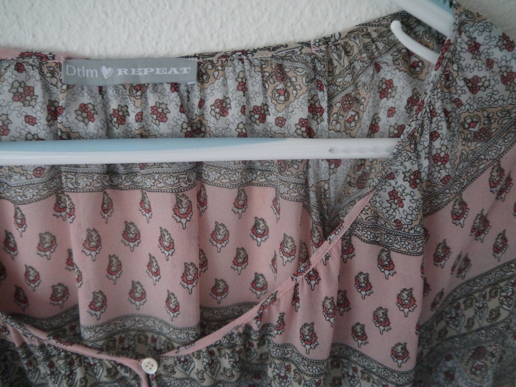Repeat Camicette: REPEAT Bluse / locker geschnitten aus 100% Viskose / Gr.40 – Usato da Hagendorn venduto da Blaf 1