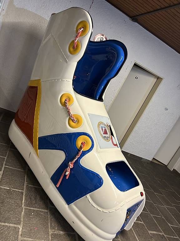 Scarpe da uomo: Gioco basket a forma di scarpa – Usato da Magadino venduto da dan_m5lp