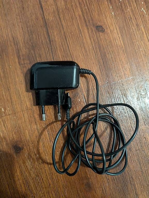 Samsung Caricabatterie: Samsung ATADS30EBE Adapter – Usato da Luzern venduto da Laraelena 1