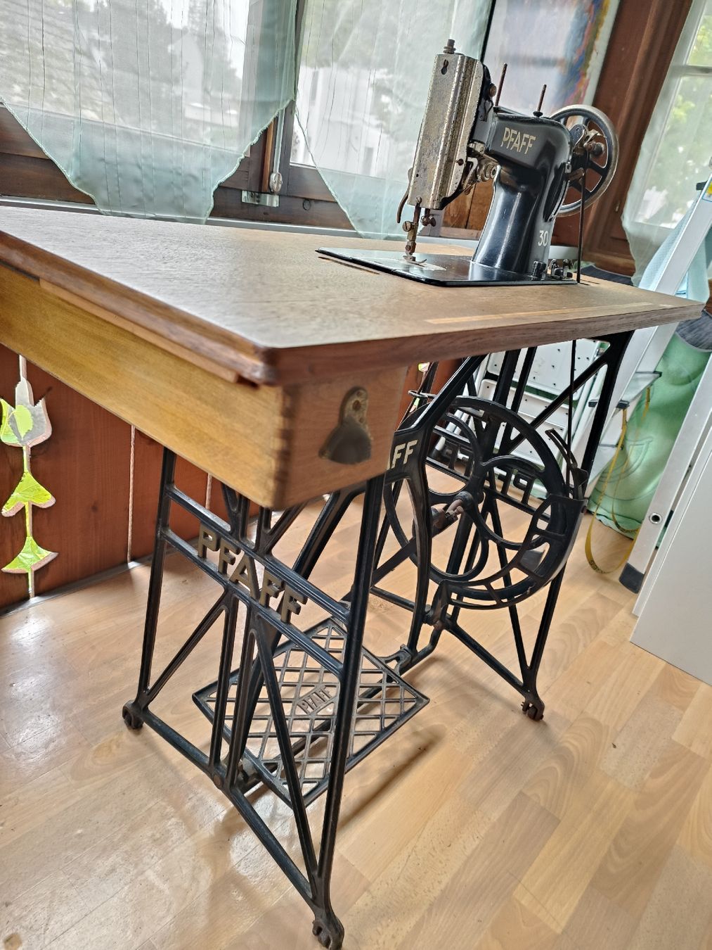 Pfaff Nähmaschinen: Pfaff Nähmaschine, Modell 30, Antik – Gebraucht aus Münchenbuchsee von Ruth0 2