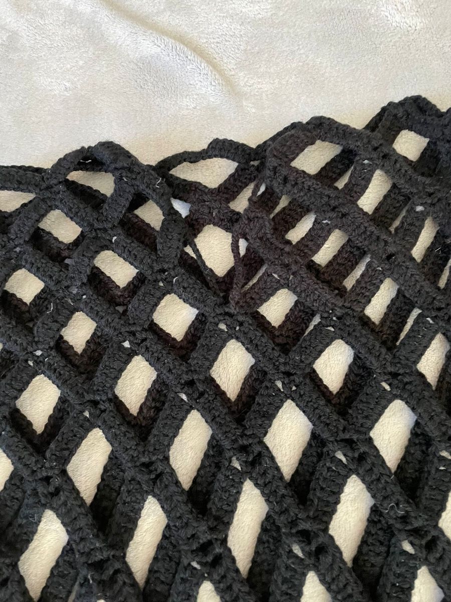 Bolero: Tunique en laine ajourée noire à franges, crocheté – Nuovo (secondo la descrizione) da Vuippens venduto da ale_6gkb 2