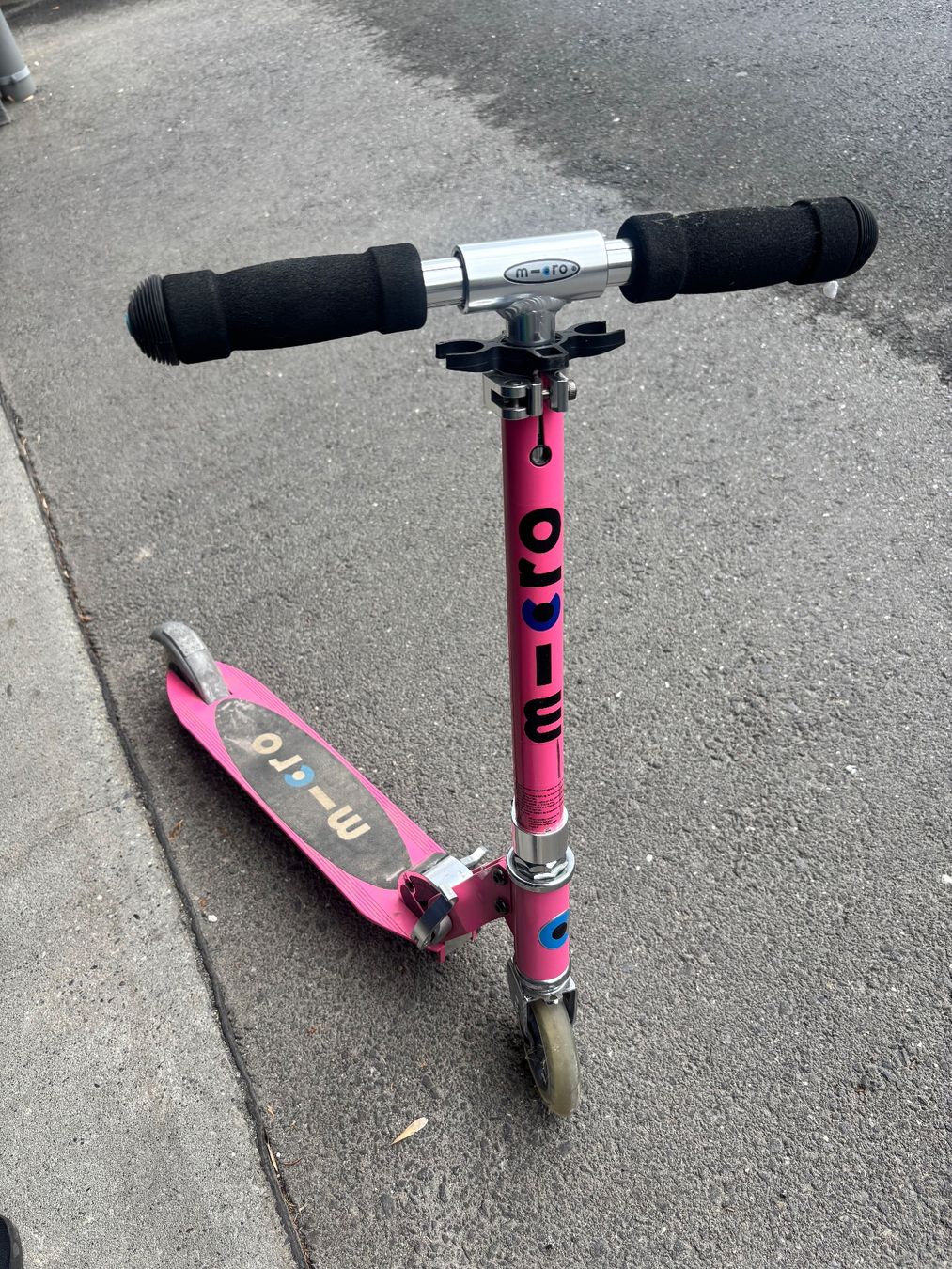 Micro Kickboard: Trottinette Micro pliable rose, état acceptable – Gebraucht aus Montana von chr_ymz7 1