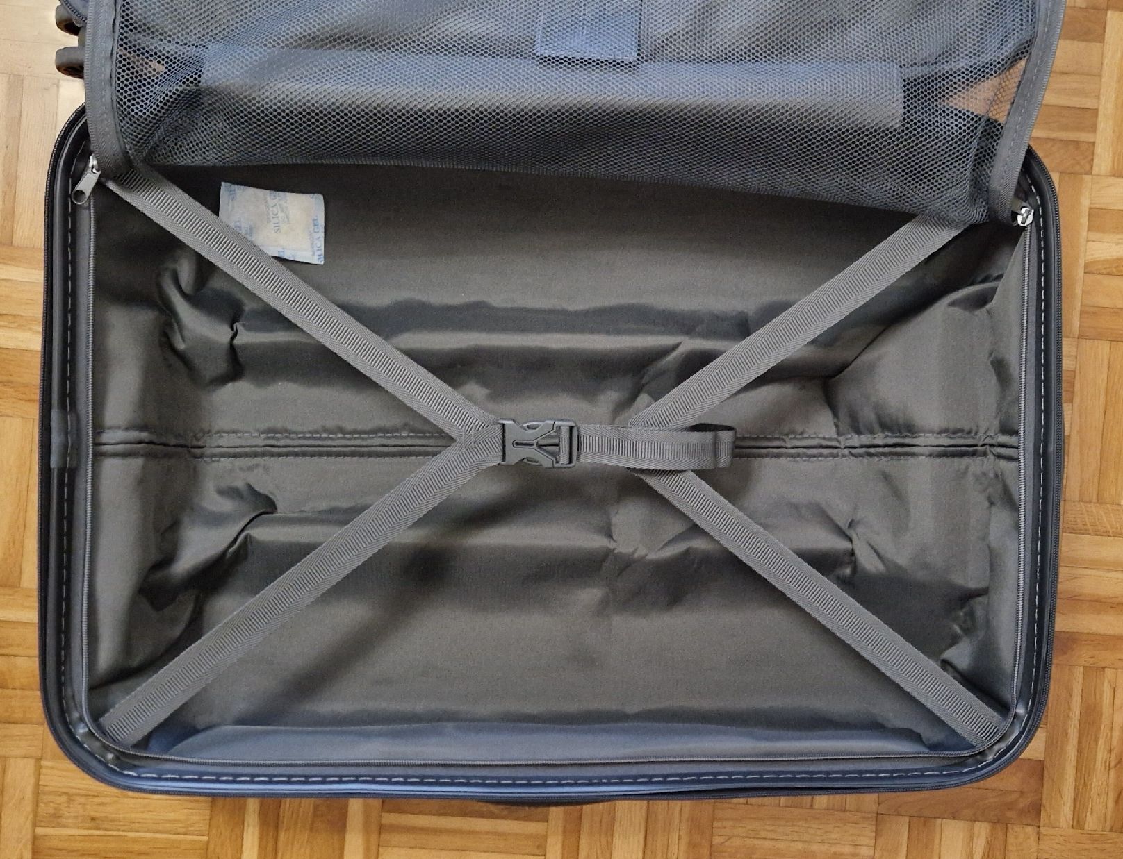 Valigie: PackEasy Flow Trolley / Reisekoffer – Usato da Zug venduto da Pinche0 8
