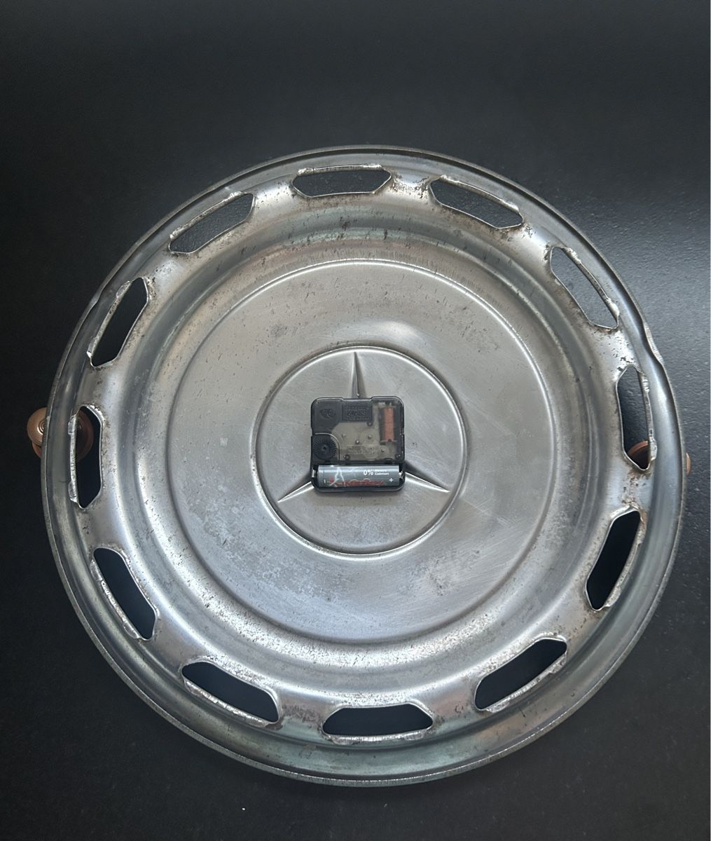 Alle Dekorationen: Vintage Wanduhr Mercedes Oldtimer Radkappe – Gebraucht aus Brislach von gre_t5pb 1