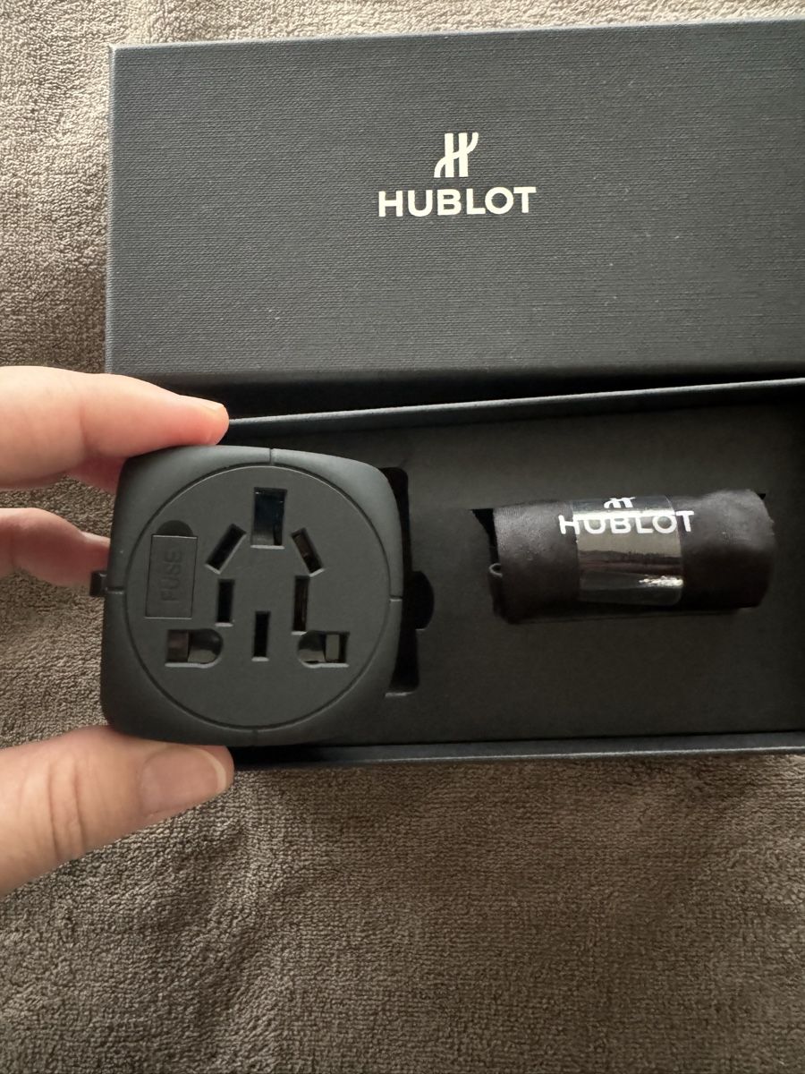 Unità & Adattatore: Hublot Travel Adapter – Nuovo e nell'imballaggio originale da Pfäffikon SZ venduto da EMMA0111 3