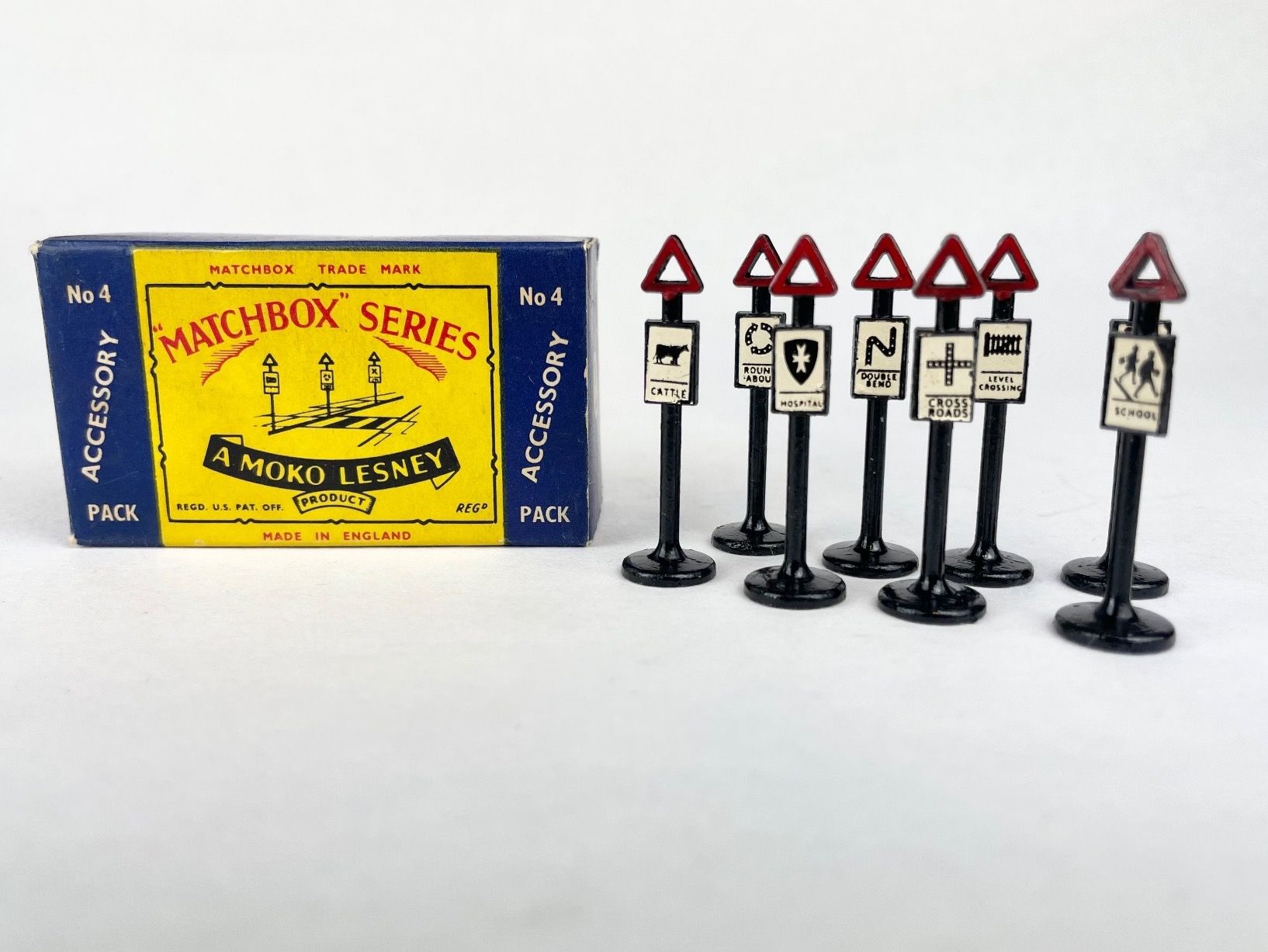 Matchbox Modellini d'auto: Matchbox Moko Lesney  Accessory Pack A4 Road Signs - MINT! – Nuovo (secondo la descrizione) da Genthod venduto da lightyear63 2