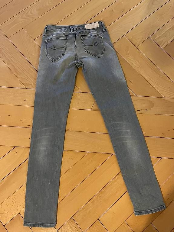 Jeans: Esprit Jeans grau 25/32 wie neu – Gebraucht aus st.gallen von knuud 3