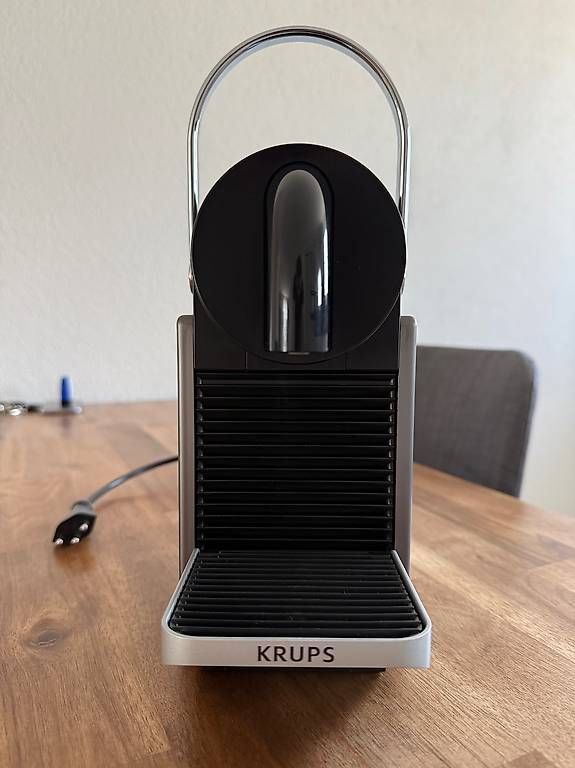 Macchine per caffè & Macchine per espresso: Krups Nespresso Pixie Titanium Restgarantie in top Zustand – Usato da Oberhasli venduto da the.duchess.16 4