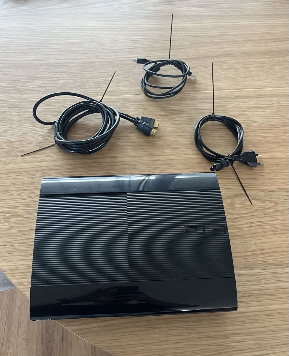 Sony Console: Playstation 3 inkl. 5x Controller – Usato da Rickenbach LU venduto da Amanda.Schmidli