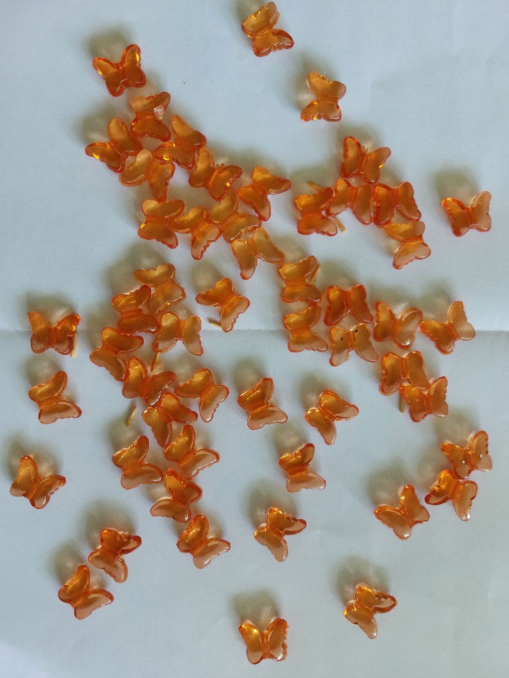 Perle (finte): Schmetterlinge Perlen 54 Stück  – Nuovo (secondo la descrizione) da Unterseen venduto da Ruia3333