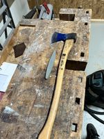 Grosse Axt mit Schleiffstein