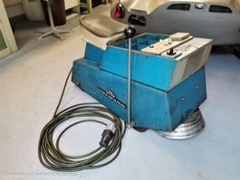 Hofmann FB-PK Wuchtmaschine mit zwei Hebern