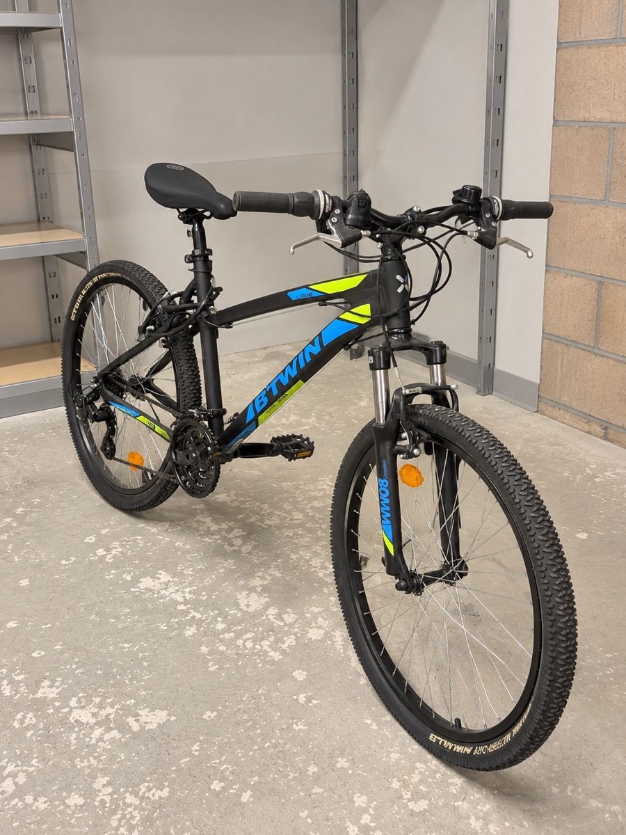 Biciclette: B TWIN Mountain Bike – Nuovo (secondo la descrizione) da Uster venduto da oik_5k2y