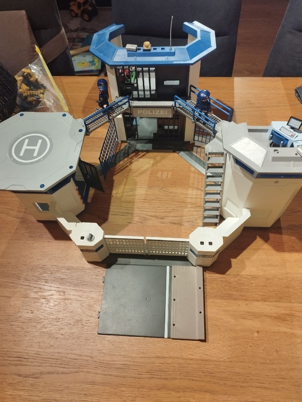 Giocattoli: Polizeistation Playmobil  – Usato da Dagmersellen venduto da _Murckelchen_ 3