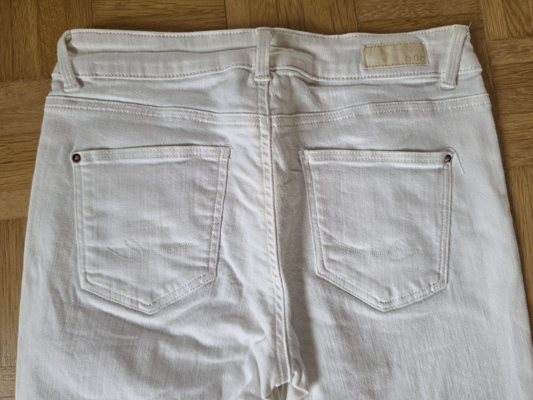 Esprit Jeans: Capri Jeans Esprit Gr. 27 – D'occasion à Stäfa par flamingo_17 2