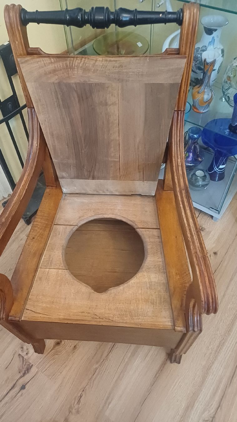 Sedie: Svhöner Bidermeier Stuhl  Nussbaum  – Usato da Flawil venduto da Naphtali 5
