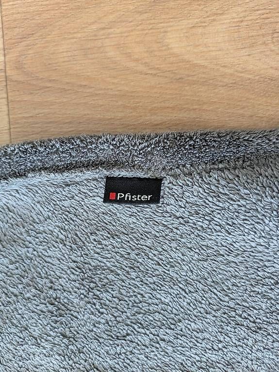 Decken: Kuscheldecke von Pfister – Gebraucht aus Gossau SG von kognit